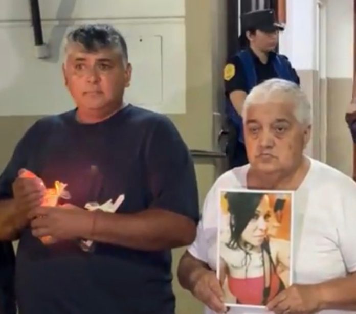 Se realizó la marcha de antorchas para pedir justicia por las dos jóvenes fallecidas