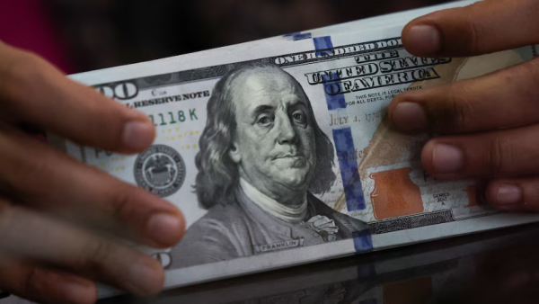 El dólar sigue subiendo, supera a la inflación del mes y se frena el proceso de apreciación cambiaria