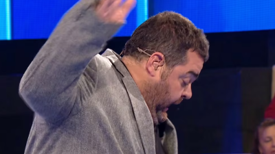El insólito blooper de Darío Barassi al tropezarse con una cámara en vivo en su programa: “Casi me muero”