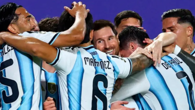 Argentina selló su clasificación tras vencer 2 a 0 a Austria con goles de Messi que agiganta su historia