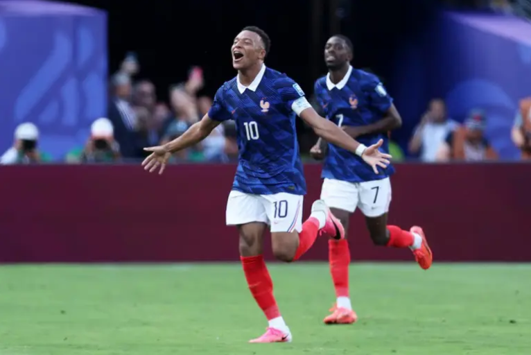 Francia goleó a Suecia con un doblete de Mbappé y avanzó a octavos del Mundial 2026