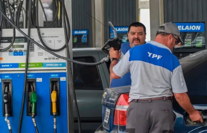 YPF anticipó qué pasará con el precio de la nafta y advirtió que no podrá bajarlo cuando caiga el petróleo