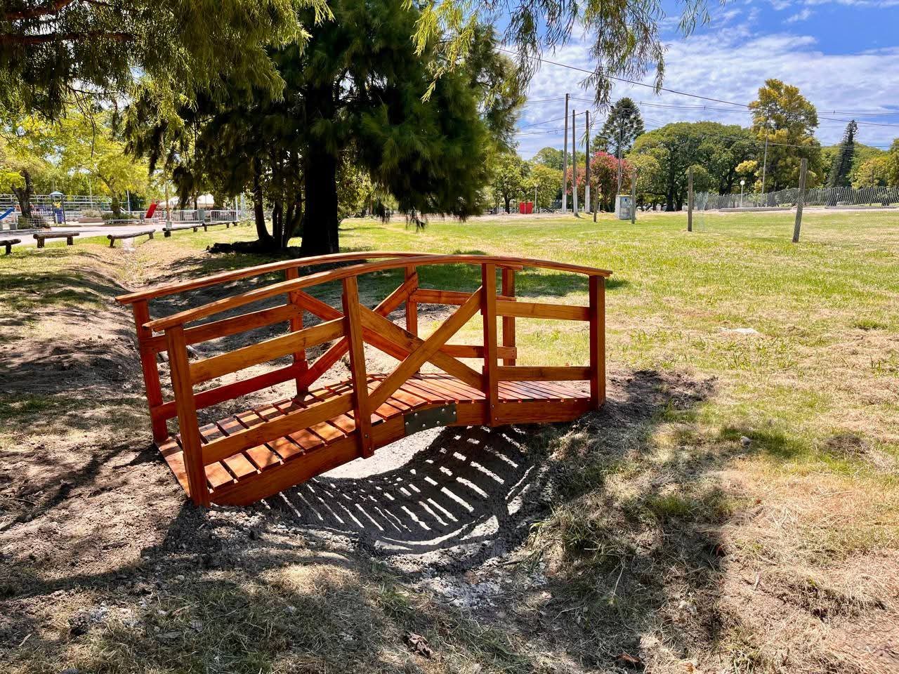 ¡Nuestro Equipo de Carpintería Municipal realizó un bello aporte en el Predio de la Vieja Estación!