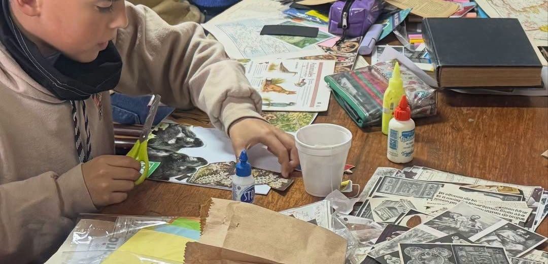 Tarde de Scrapbook en la Biblioteca Popular Municipal “Domingo Faustino Sarmiento”