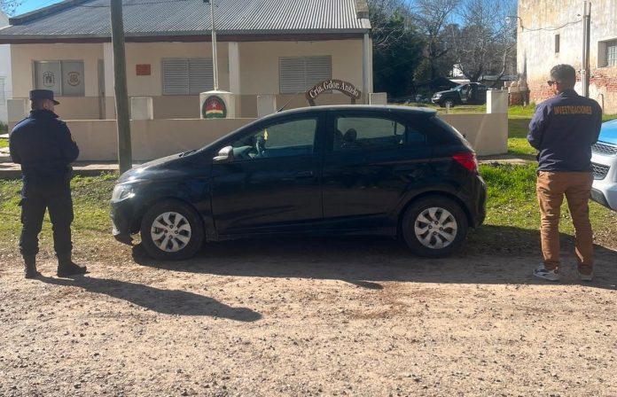 Secuestran auto con pedido de captura