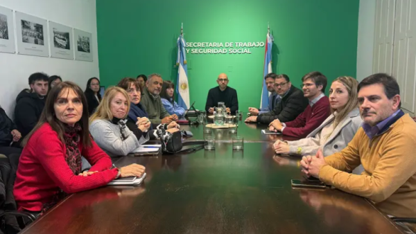 El gobierno provincial y los gremios estatales retoman la paritaria este martes