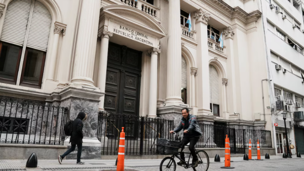 El BCRA refinanció préstamos con bancos por USD 6.000 y extendió sus vencimientos hasta después de las elecciones presidenciales