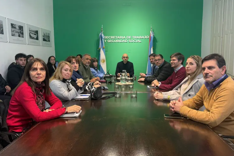 El Gobierno presentó una propuesta a los estatales y la paritaria pasó a cuarto intermedio