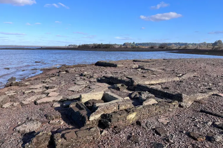 La bajante del lago de Salto Grande dejó al descubierto parte de la antigua Federación