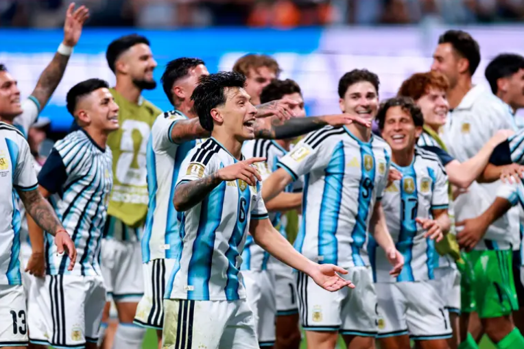 La Selección argentina le ganó 3-2 a Egipto en increíble partido y está en cuartos de final
