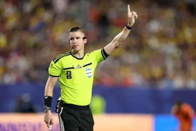 Egipto denunció ante la FIFA al árbitro francés y pidió investigarlo por el partido con Argentina