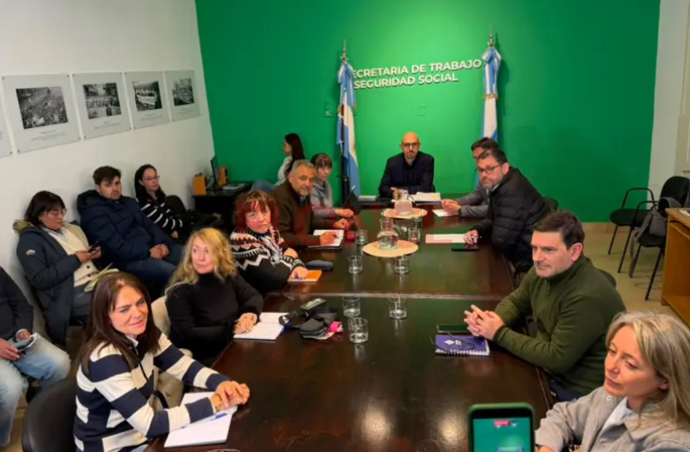Paritaria estatal: el Gobierno mejoró la propuesta y liquidará los haberes de julio con aumento