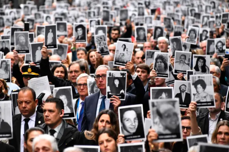 Con un fuerte reclamo por justicia, se realizó el acto a 32 años del atentado a la AMIA