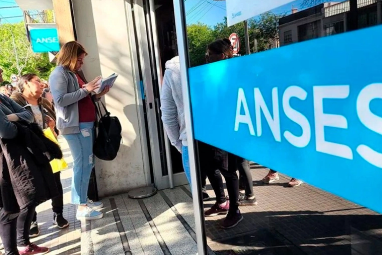 Asignaciones por hijo: cayó fuerte entre los trabajadores registrados y creció en informales con la AUH