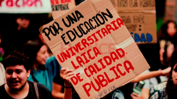 Docentes universitarios realizan un paro en el marco del plan de lucha por salarios y financiamiento