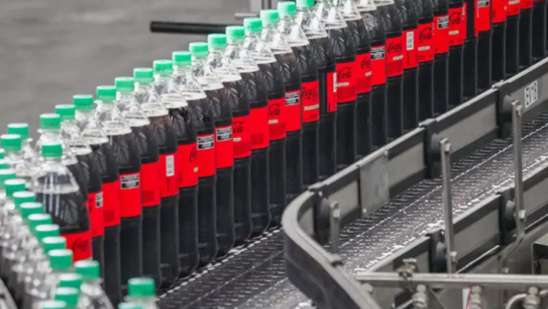 Coca-Cola deberá pagar más de $5 millones a un consumidor por una botella con un objeto extraño