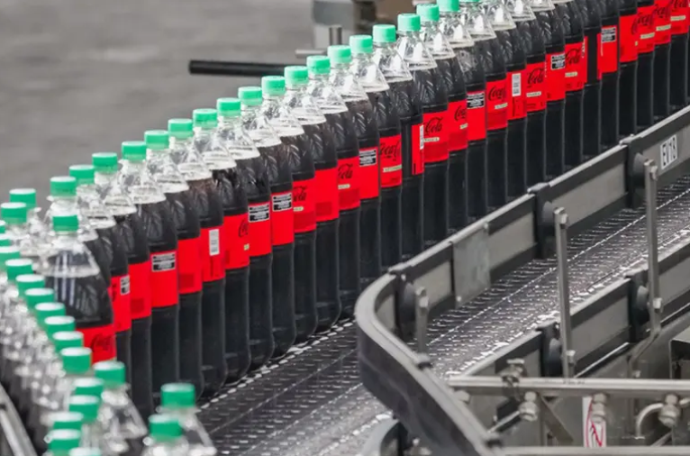 Coca-Cola deberá pagar más de $5 millones a un consumidor por una botella con un objeto extraño