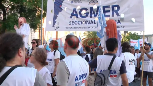 Se cumple la segunda jornada del paro docente en Entre Ríos y habrá una marcha de antorchas