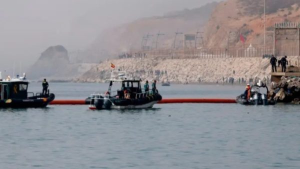 Crisis migratoria en Ceuta: España instaló una barrera en el mar para impedir nuevos cruces desde Marruecos