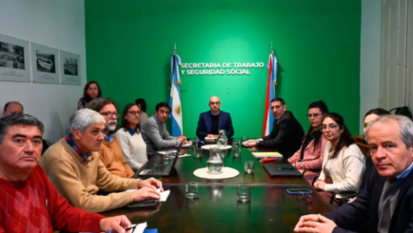 El gobierno presentó “oferta salarial superadora” a los gremios docentes en paritaria: el detalle de la propuesta