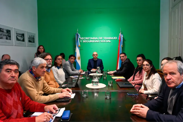El gobierno presentó “oferta salarial superadora” a los gremios docentes en paritaria: el detalle de la propuesta