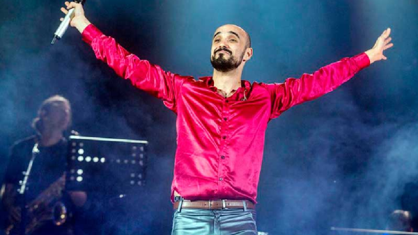 Abel Pintos se presentará en ciudad entrerriana y quienes asistan al show accederán gratis a las termas