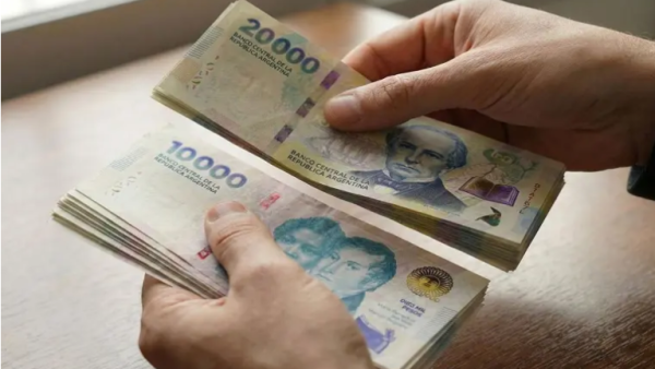 El Gobierno fijó el nuevo salario mínimo: tendrá aumentos mensuales hasta alcanzar los $437.000