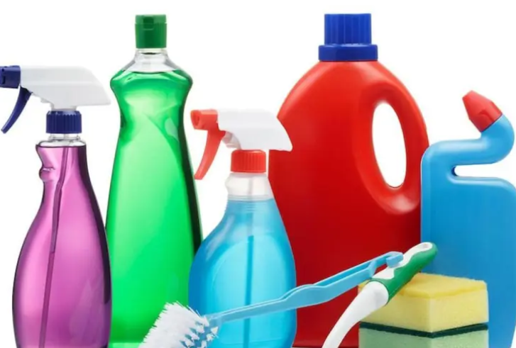 ANMAT prohibió productos de limpieza, lavandinas e insecticidas de dos marcas