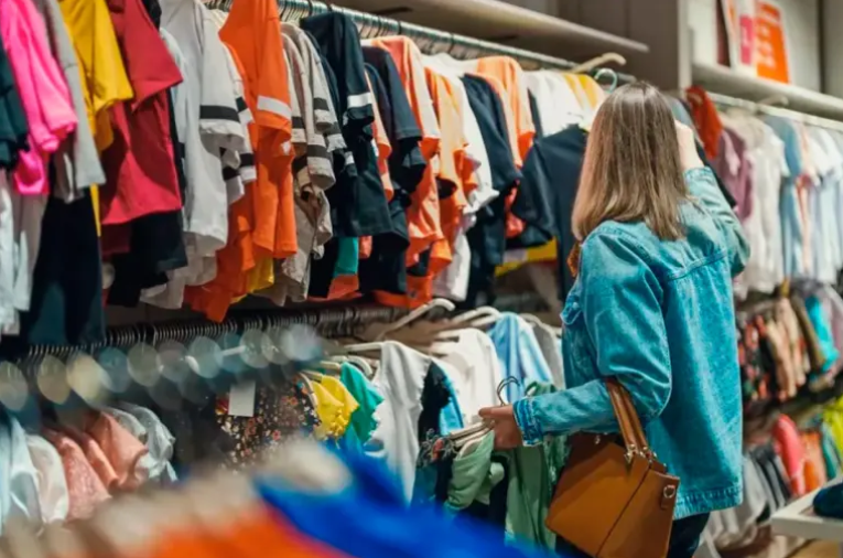 Las ventas minoristas pyme cayeron 2,7% en agosto y acumularon otra baja en el año