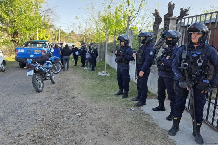 Detuvieron a un adolescente de 16 años que llevaba un revólver cargado