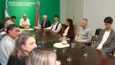 El Gobierno y los gremios docentes retoman la paritaria este martes