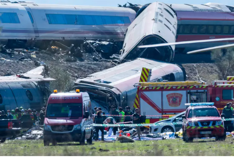 Ascienden a 64 los muertos por el choque de trenes en España
