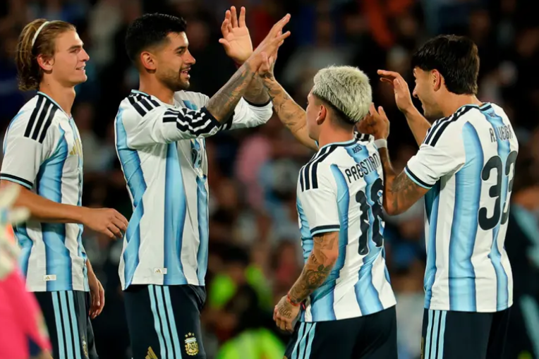 Argentina goleó 4-0 a Bolivia en el Kempes y volvió al triunfo